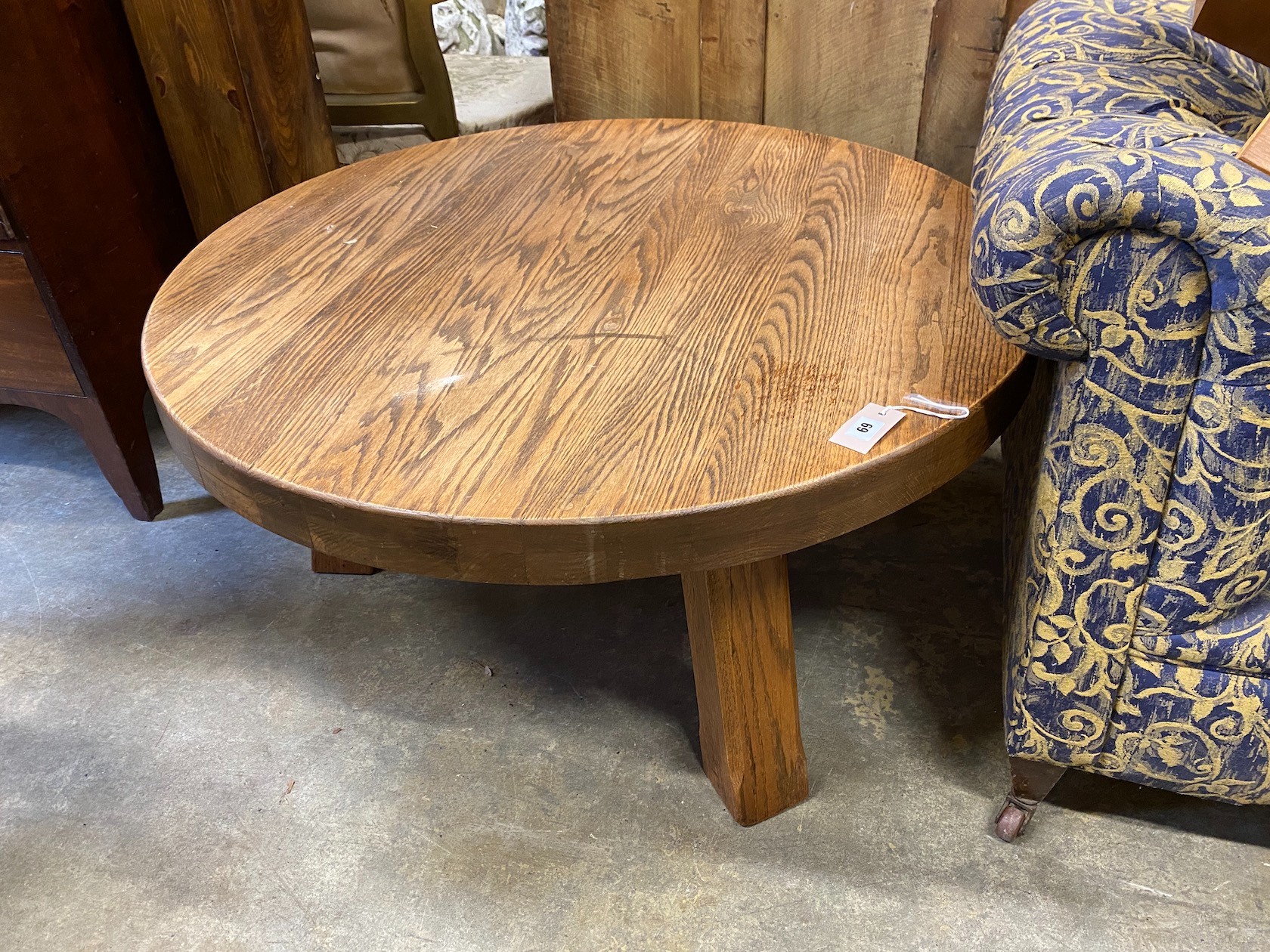 A contemporary circular oak coffee table, diameter 100cm, height 49cm